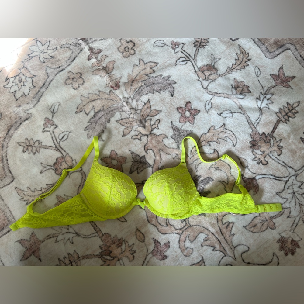 Victoria's Secret Neon Lime Lace Push-Up Bra